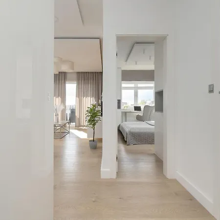 Elegant With Balcony Near Poniatowski Park By Renters * Łódź