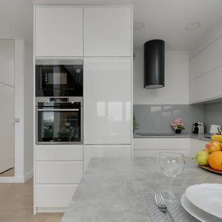 Elegant With Balcony Near Poniatowski Park By Renters Łódź