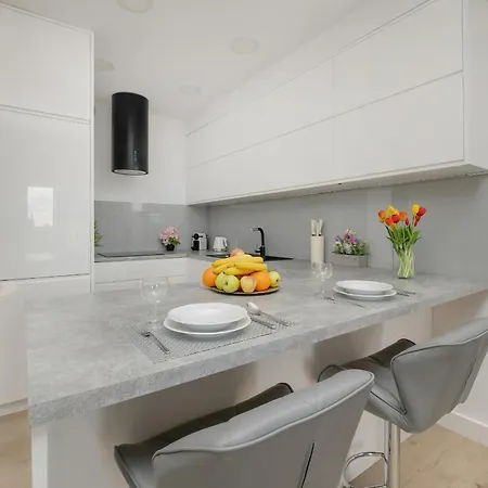Elegant With Balcony Near Poniatowski Park By Renters *