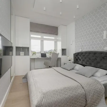 Apartment Elegant With Balcony Near Poniatowski Park By Renters