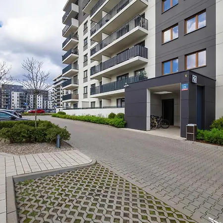 Elegant With Balcony Near Poniatowski Park By Renters Apartment