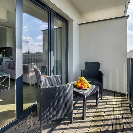 Elegant With Balcony Near Poniatowski Park By Renters Daire