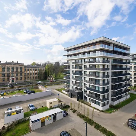 Elegant With Balcony Near Poniatowski Park By Renters Daire Łódź