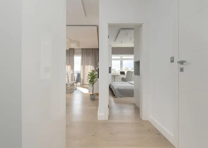 Elegant With Balcony Near Poniatowski Park By Renters * Λοτζ
