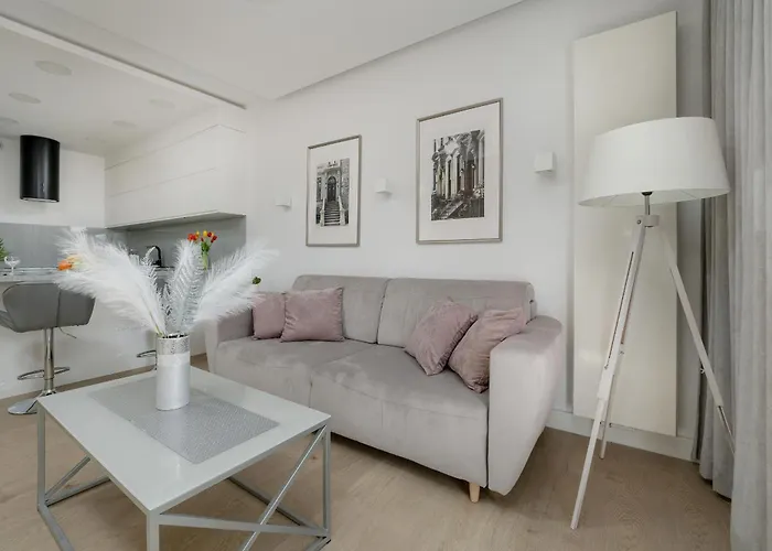 Elegant With Balcony Near Poniatowski Park By Renters Apartman Łódź