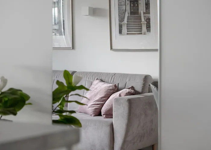 Elegant With Balcony Near Poniatowski Park By Renters Διαμέρισμα