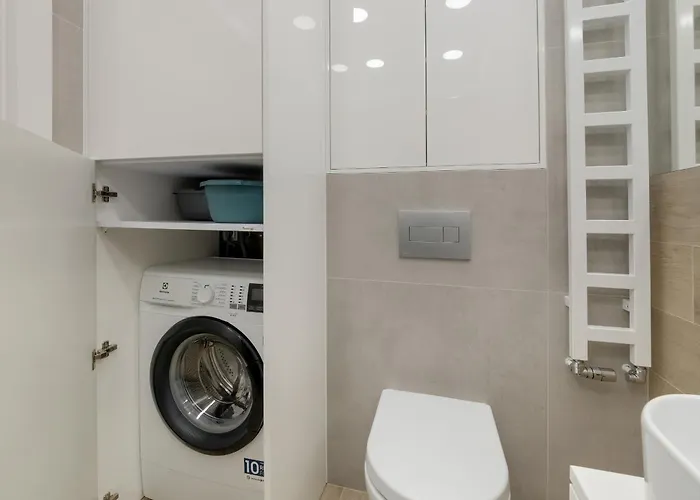 Elegant With Balcony Near Poniatowski Park By Renters *