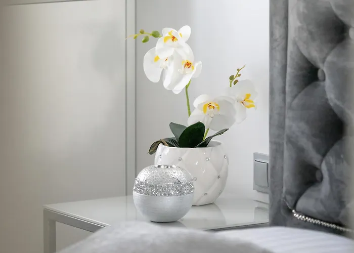 Elegant With Balcony Near Poniatowski Park By Renters