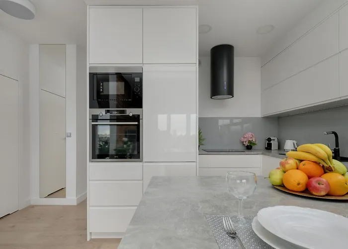 Elegant With Balcony Near Poniatowski Park By Renters Λοτζ