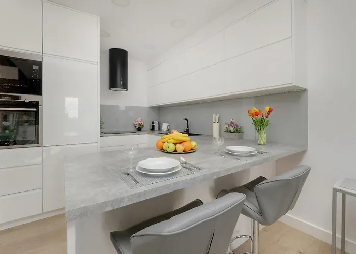 Elegant With Balcony Near Poniatowski Park By Renters *