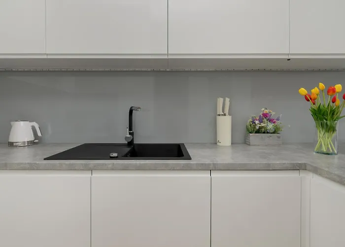 Elegant With Balcony Near Poniatowski Park By Renters