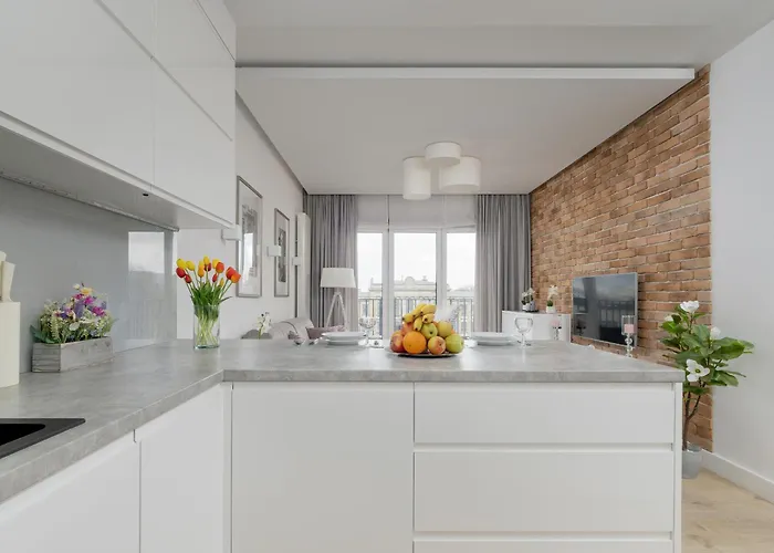 Elegant With Balcony Near Poniatowski Park By Renters Apartman