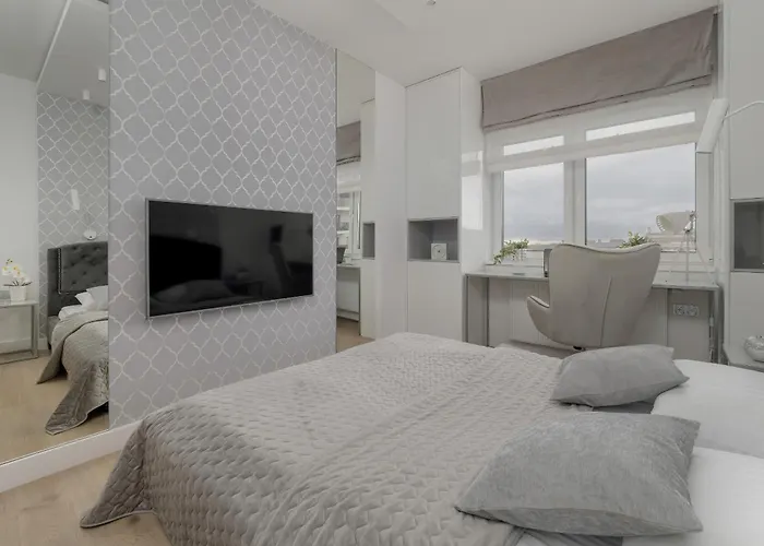 公寓 Elegant With Balcony Near Poniatowski Park By Renters *