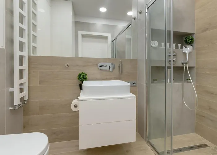 Elegant With Balcony Near Poniatowski Park By Renters