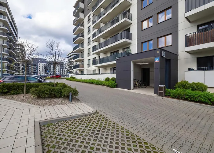 Elegant With Balcony Near Poniatowski Park By Renters Apartman