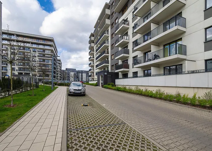 Elegant With Balcony Near Poniatowski Park By Renters