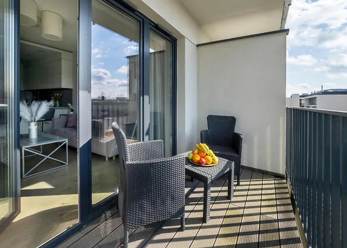 Elegant With Balcony Near Poniatowski Park By Renters Διαμέρισμα